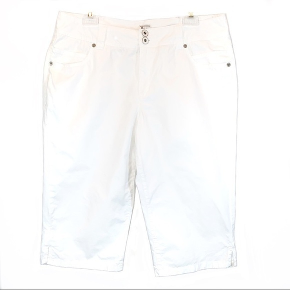 G.H. Bass & Co size 12 white cotton high rise 5 pocket zip up Capri short pants